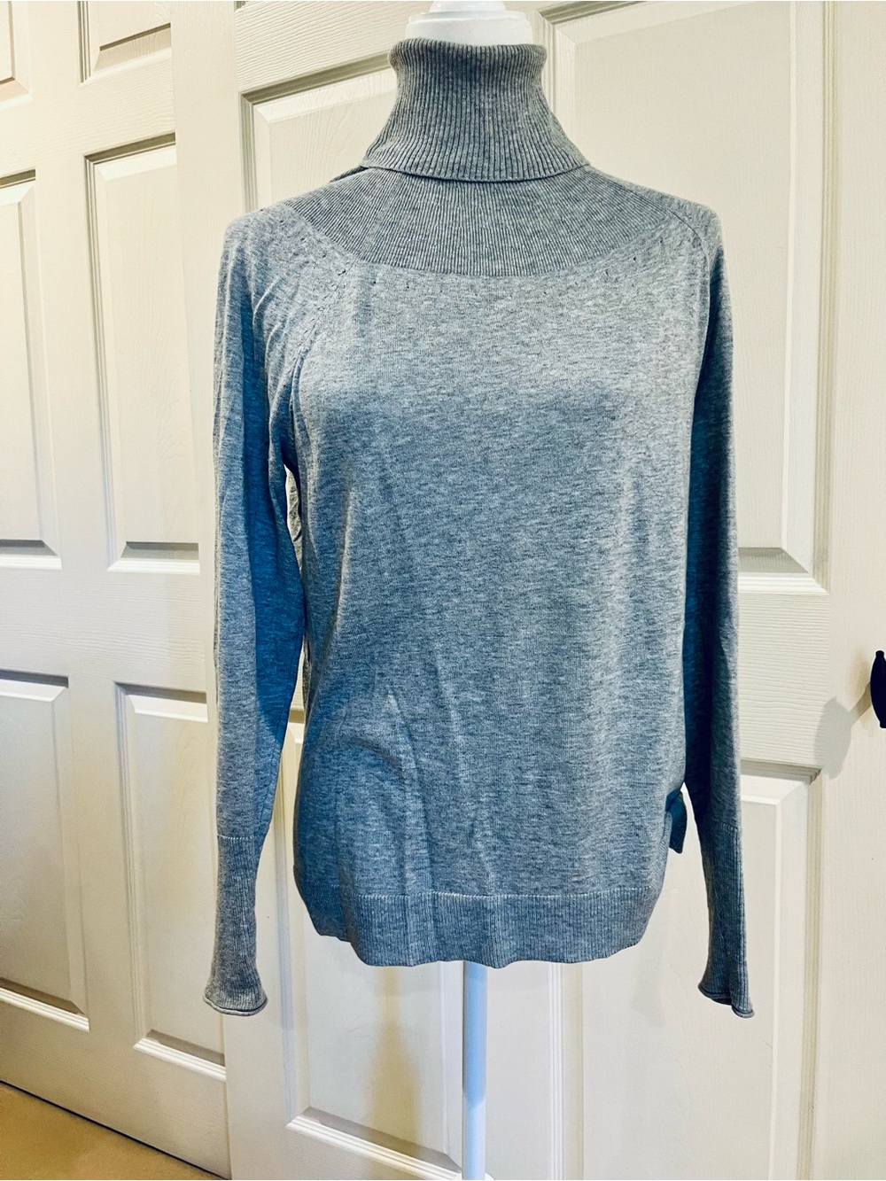 Banana Republic Women’s Turtleneck Long-Sleeve Sweater - Gray Size L